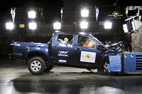 Isuzu - Isuzu D-MAX crash test frontale