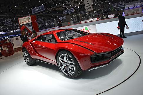 Italdesign Giugiaro - Italdesign Giugiaro festeggia a Ginevra i primi 45 anni di attivit presentando in anteprima mondiale Parcour, un modello versatile e perfetto In ogni condizione stradale.