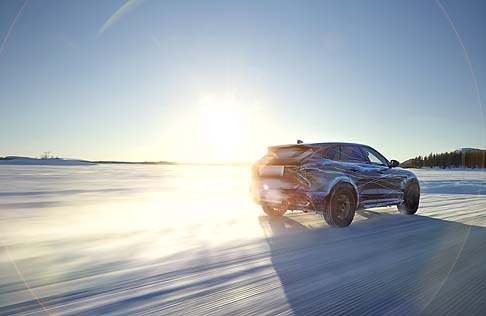 Jaguar - Al centro prove Jaguar Land Rover di Arjeplog, nel nord della Svezia, le temperature medie invernali raramente superano i -15°C e scendono anche fino a -40°C. 