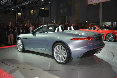 Jaguar - Al lancio saranno tre le versioni disponibili: F Type V6, F Type V6 S e F Type V8 S.