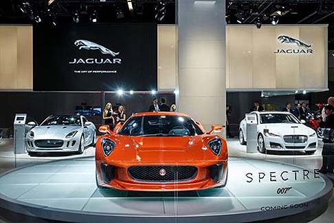 Jaguar - Jaguar C-X75, Range Rover Sport SVR e Land Rover Defender sono state prima presentate nel Palazzo Thurn und Taxis di Francoforte e successivamente negli spazi espositivi del salone tedesco. 