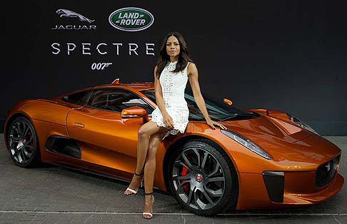 Jaguar - Guidata da Hinx, interpretato da David Bautista, la supercar C-X75  stata fornita dalla Divisione Jaguar Land Rover Special Vehicle Operations (SVO). 