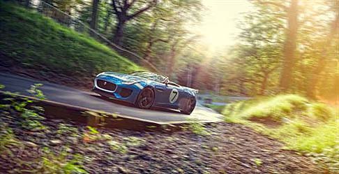 Jaguar - Project 7  una vera e propria auto sportiva ad alte prestazioni. La rigida architettura in alluminio della F-TYPE rappresenta il punto di partenza della vettura.
