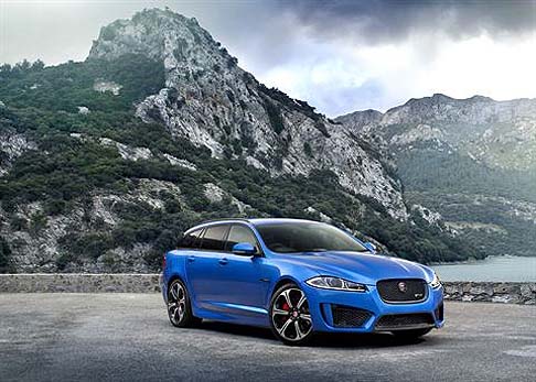 Jaguar - Esuberante potenza e design distintivo caratterizzano lesclusiva gamma XF 2015 di Jaguar che sceglie il parterre di Ginevra per svelare le nuove proposte dedicate al segmento delle auto sportive, rappresentate dalle inedite XFR-S Sportbrake e XF R-Sport.