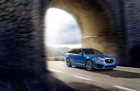 Jaguar - Per quanto riguarda la Jaguar XF R-SPORT siamo di fronte ad una sportiva lussuosa, performante e sorprendentemente efficiente grazie a soluzioni tecniche specifiche. 