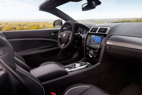 Jaguar - Il lancio ufficiale  previsto a inizio 2012 in Inghilterra con un prezzo pari a 103.000 sterline, che corrisponde a <b>120.000 euro.