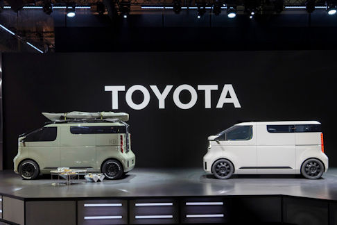 Toyota - Il veicolo Kayoibako è una concept versatile che può essere utilizzata sia come veicolo commerciale che come minivan per il trasporto di passeggeri