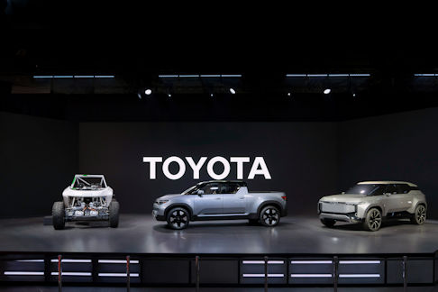 Toyota - Il concept EPU, invece,  un pick-up di medie dimensioni di nuova generazione