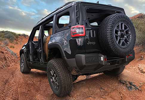 SUV 2027 - Scopri Jeep Recon, il SUV 100% elettrico ispirato alla leggendaria Wrangler. Con trazione integrale ed opzioni open-air, questo modello EV ridefinisce il fuoristrada sostenibile. Perfetto per chi cerca avventura, comfort e zero emissioni
