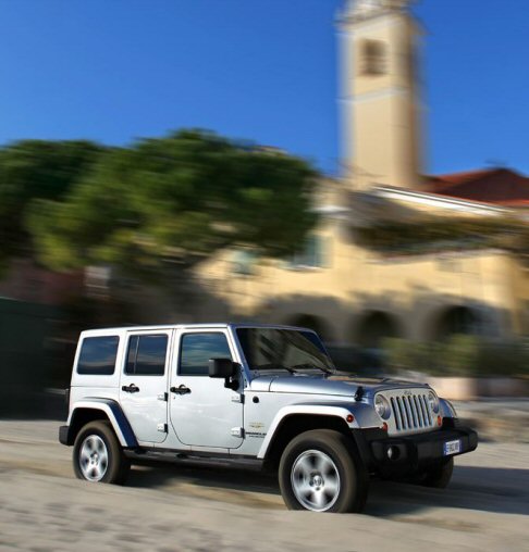 Jeep - Attualmente in Italia Jeep Wrangler  commercializzata negli allestimenti Sport, Sahara e Rubicon, oltre che nelle serie speciali a tiratura limitata Mountain e Cabrio. 