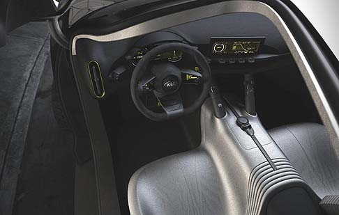 Kia - Il veicolo si distingue per la presenza di dettagli estetici originali e futuristici.