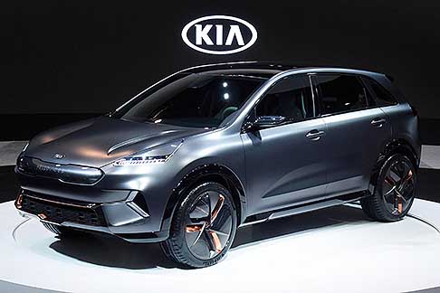 Kia - Kia, attraverso l’inedita Niro EV Concept, pone l’accento sulla naturale evoluzione del modello, prima ibrido, poi plug-in ed ora anche elettrico. 