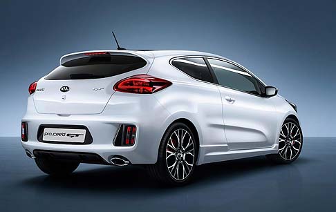 Kia - Kia Cee'd GT e Pro Cee'd GT saranno alimentati da un nuovo turbo 1.6 litri benzina GDI in grado di erogare 204 CV e 265 Nm di coppia, che consentir di scattare da 0 a 100 km in 7,7 secondi.