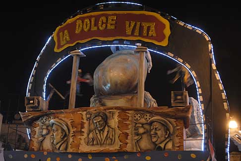 carro La Dolce Vita - Carro allegorico La Dolce Vita a Putignano