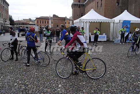 La Furiosa - La Furiosa atmosfere arrivo ciclismo storico a Ferrara