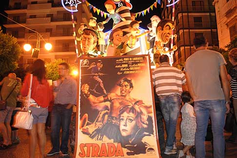 carro La Strada - La Strada di Federico Fellini al Carnevale estivo di Putignano 2013