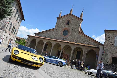 Grand Tour Lamborghini - Lamborghini per il 50esimo anniversario, un percorso affascinante lungo le strade che si affacciano sulla costa tirrenica compresa tra la Toscana e il Lazio