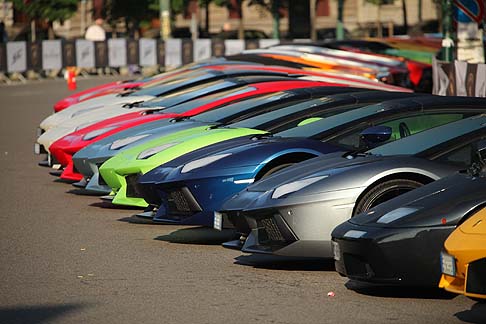 Lamborghini  - La mattina del 10 maggio si ripartir in direzione di Bologna, attraversando le citt di Orvieto, Arezzo e San Giustino Valdarno. Il 10 sera le vetture arriveranno in centro Bologna.