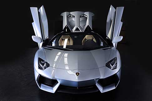Lamborghini - Lamborghini Aventador LP 700-4 roadster supercar da 300 mila euro, tasse escluse