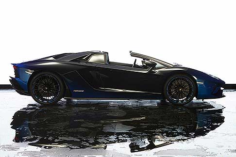 Lamborghini - La sportiva è stata sviluppata dal Dipartimento Ad Personam insieme al Centro Stile Lamborghini.
