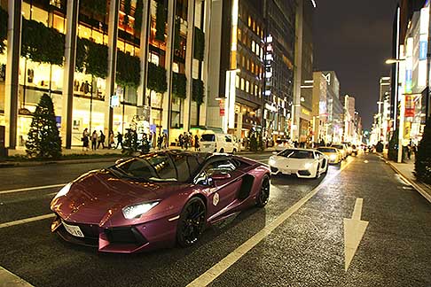 Lamborghini - Il centro di Tokyo ha visto sfilare pi di ottanta vetture Lamborghini moderne.