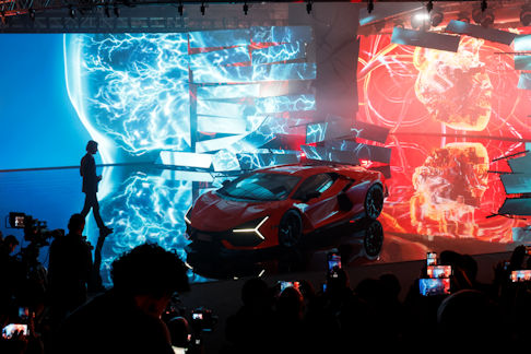 Lamborghini Revuelto