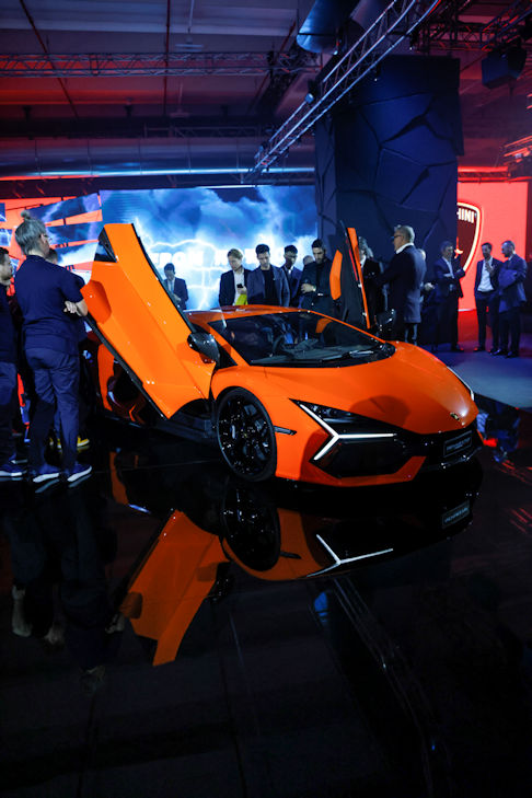Lamborghini - L’arrivo sulle strade è programmato a partire dall’ultimo trimestre del 2023. 