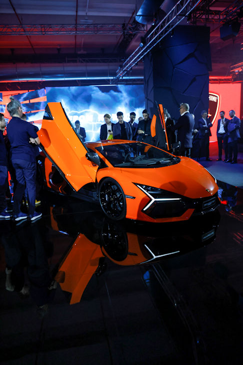 Lamborghini Revuelto