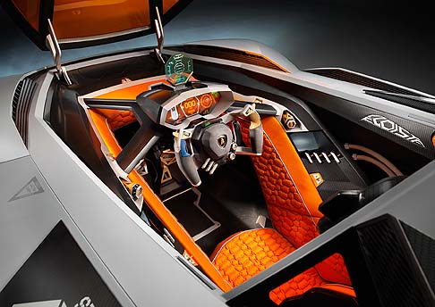 Lamborghini  - Laccesso alla vettura avviene tramite il cupolino, dotato di vetri arancioni, che si alza elettricamente per consentire laccesso al sedile a quattro cinture.