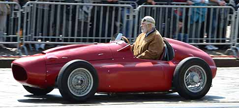 Lancia Marino - Gigi Brandoli in pista con Lancia Marino per far rivivere le emozioni del passato al pubblico di Torino