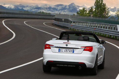 Lancia  - Prende corpo, quindi, una nuova dinastia automobilistica fondata sulla volont di eccellere, senza dimenticare la tradizione della propria storia. 