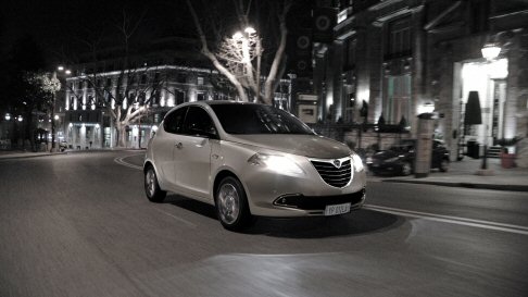 Lancia - Il panorama presentato da Lancia  eclettico ed include il segmento B con la Ypsilon, passando dalle medie (Delta), per giungere a quello delle ammiraglia (Thema), dei Large MPV (Voyager) e delle convertibili di segmento D (Flavia).