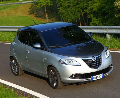 Lancia - lancia ypsilon bicolore