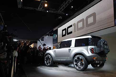 Land Rover - Land Rover Defender DC100 Concept posteriore fuoristrada