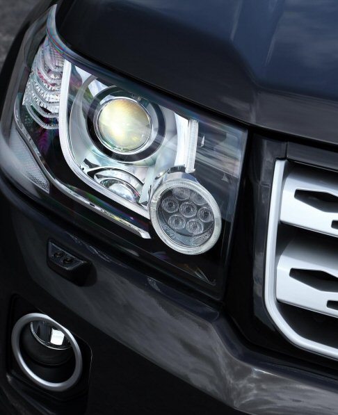 Land Rover - Per quanto riguarda i diesel, la nuova Land Rover Freelander 2 propone i 4 cilindri 2.2 TD4 da 150 CV e SD4 da 190 CV.
