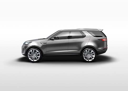 Land Rover - Il veicolo ridefinir la categoria dei SUV per il tempo libero attraverso un design moderno e innovativo. 