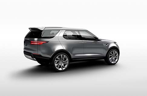 Land Rover - Il Concept Discovery Vision propone elementi stilistici come il tetto a gradino ed i vetri alpini, dedicando una nuova attenzione alla versatilit e al design, attraverso un approccio radicale per dare vita al perfetto SUV per il tempo libero. 