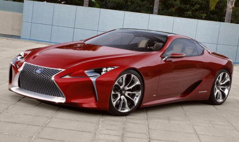 Lexus - Il motore, che impiega il sistema Lexus Advanced Hybrid Drive,  posizionato all'anteriore; la trazione  posteriore. 