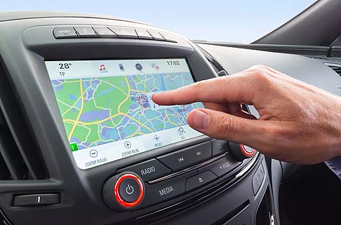 Opel - Facile risulta anche la sincronizzazione tra sistema di infotainment e smartphone.