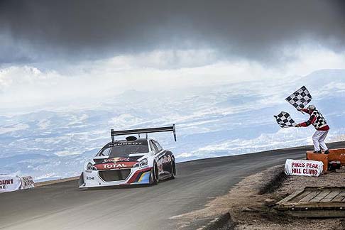 Peugeot - La Peugeot 208 T16 utilizzata dal campione  stata allestita appositamente per la corsa di Pikes Peak International Hill Climb 2013.