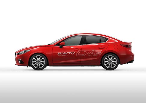 Mazda  - Accanto al motore SKYACTIV benzina, a quello diesel, alla versione ibrida, destinata esclusivamente al mercato interno, gi noti, il Costruttore presenta in anteprima mondiale la Concept Mazda3 con motore SKYACTIV-CNG.