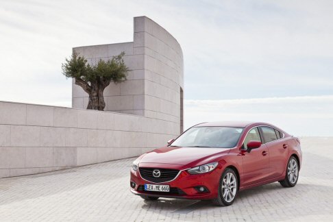 Mazda - Il top della gamma Exceed offre prezzi che oscillano tra 32.600 euro (diesel 2,2L Skyactiv-D 6MT 150 CV) e 35.350 (diesel 2,2L Skyactiv-D 6AT 175 CV). 