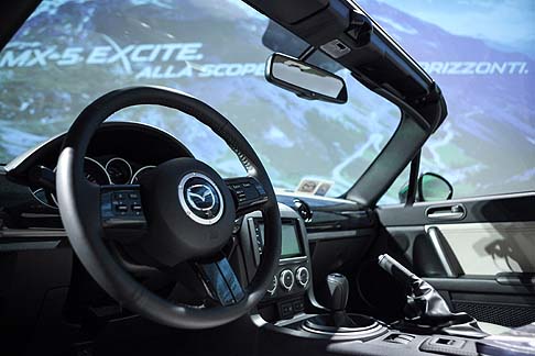 Mazda - Per celebrare i 25 anni di vita della MX-5, Mazda ha pensato ad una versione speciale , la MX-5 Excite.