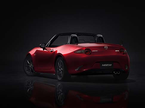 Mazda - Oltre allo stile, sempre distintivo e di grande appeal, la nuova MX-5 adotta soluzioni avanzate come la tecnlogia SKYACTIV