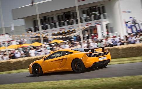McLaren - Durante il Festival, la McLaren ha presentato tre esclusive vetture davanti a una folla di circa 200.000 persone, che ha potuto assistere al debutto ufficiale della McLaren P1.