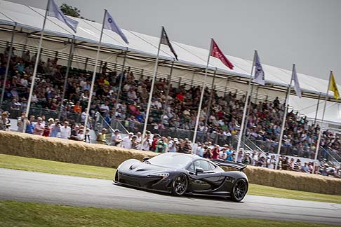 McLaren - Coinvolto nelle celebrazioni anche il team McLaren Mercedes con i piloti Jenson Button e Sergio Perez.