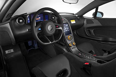 McLaren - Inalterate le caratteristiche meccaniche e tecniche dell'unit ibrida della McLaren MSO P1, che eroga 916 CV di potenza e 900 Nm di coppia. 