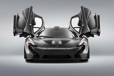 McLaren - Commissionata da un cliente americano, la McLaren MSO P1 offre soluzioni estetiche realizzate su misura, che enfatizzano ulteriormente il carattere dinamico e aggressivo, da autentica tigre dellasfalto. 