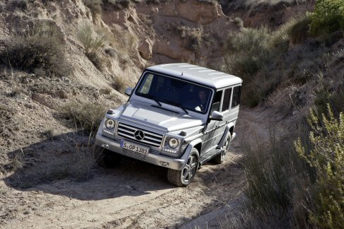 Mercedes-Benz - La gamma di dotazioni include anche il Blind Spot Assist, il sistema di ausilio al parcheggio PARKTRONIC e Tempomat con regolazione della distanza DISTRONIC PLUS. 
