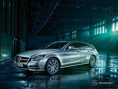 Mercedes - Mercedes-Benz CLS class x218 Coup disponibili due modelli con trazione integrale: la CLS 350 CDI 4MATIC BlueEFFICIENCY e la CLS 500 4MATIC BlueEFFICIENCY